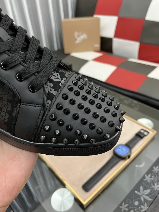 Christian Louboutin Sneakers Louis Junior Spikes low-top product detail image 43