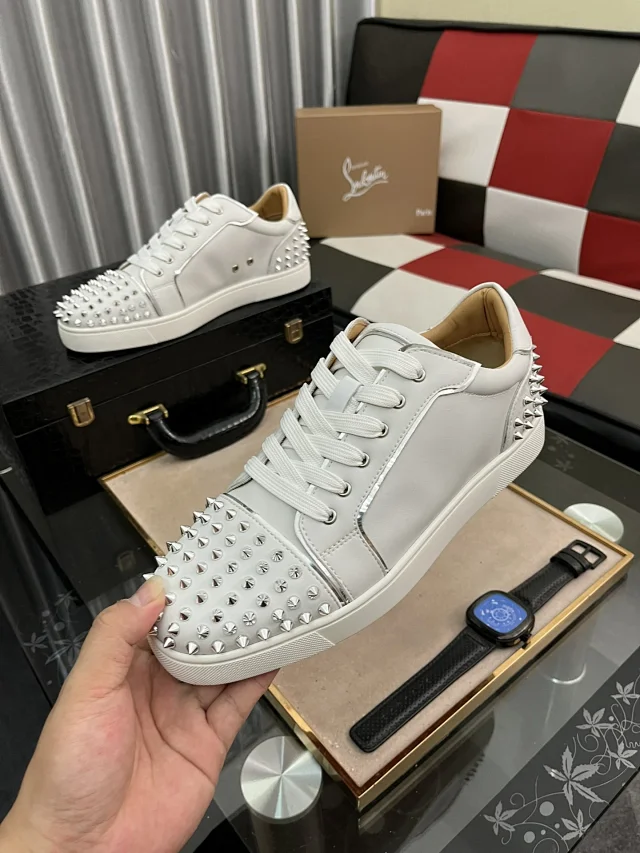 Christian Louboutin Sneakers Louis Junior Spikes low-top product detail image 95