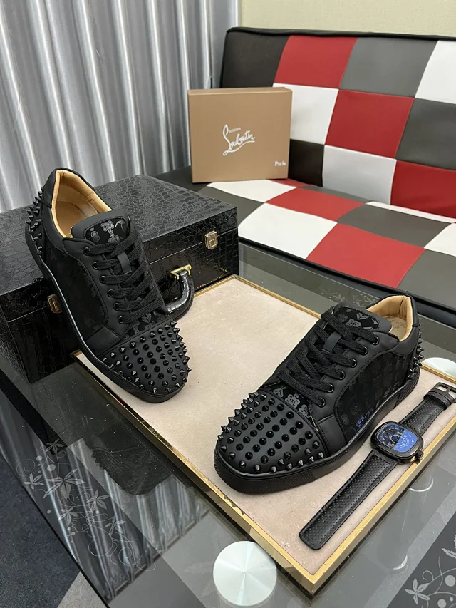 Christian Louboutin Sneakers Louis Junior Spikes low-top product detail image 37