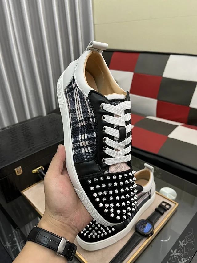 Christian Louboutin Sneakers Louis Junior Spikes low-top product detail image 33