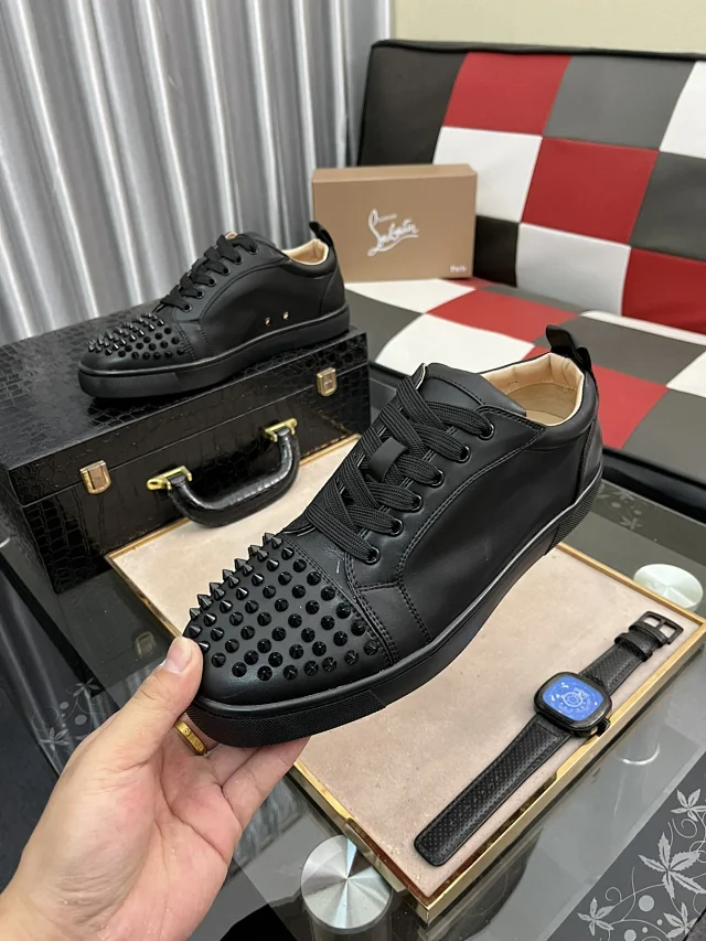 Christian Louboutin Sneakers Louis Junior Spikes low-top product detail image 1