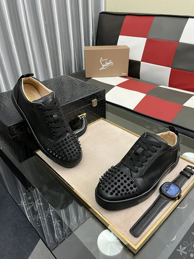 Christian Louboutin Sneakers Louis Junior Spikes low-top product detail image 4