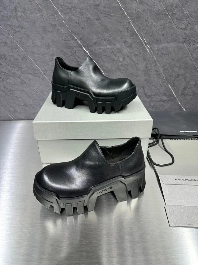 Balenciaga Leather Shoes Bulldozer Derby product detail image 1