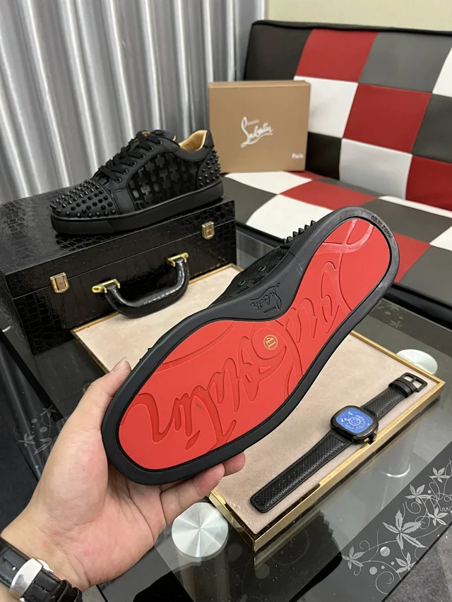 Christian Louboutin Sneakers Louis Junior Spikes low-top product detail image 40