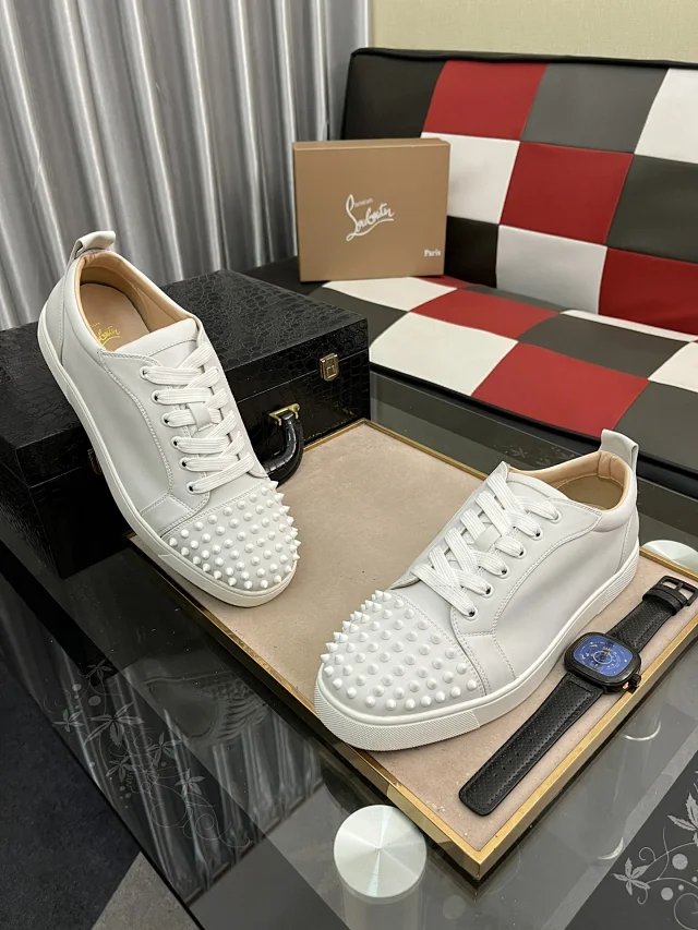 Christian Louboutin Sneakers Louis Junior Spikes low-top product detail image 46