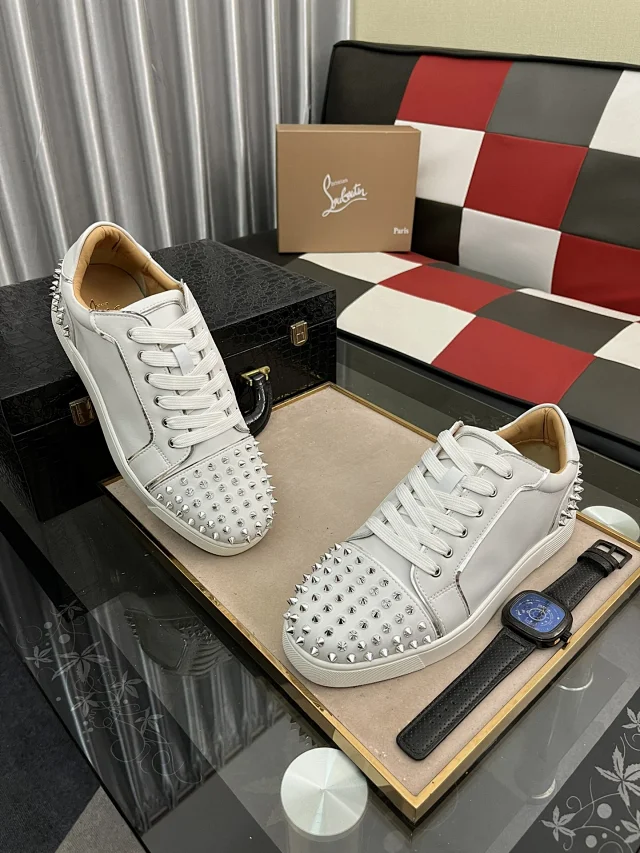 Christian Louboutin Sneakers Louis Junior Spikes low-top product detail image 91