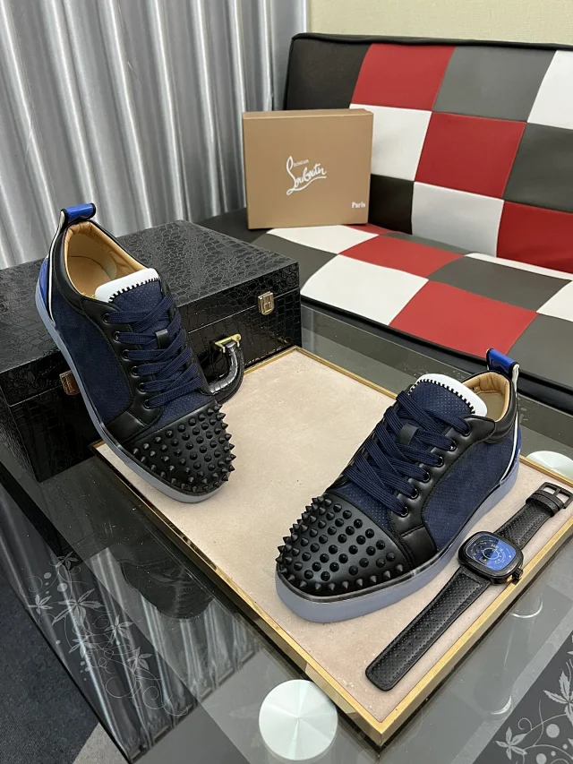 Christian Louboutin Sneakers Louis Junior Spikes low-top product detail image 74