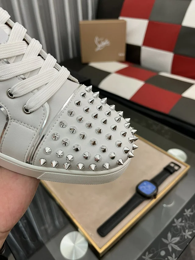 Christian Louboutin Sneakers Louis Junior Spikes low-top product detail image 96