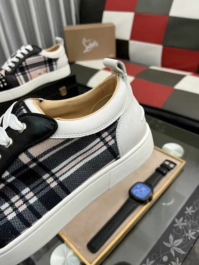 Christian Louboutin Sneakers Louis Junior Spikes low-top product detail image 35