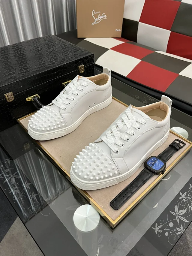 Christian Louboutin Sneakers Louis Junior Spikes low-top product detail image 47