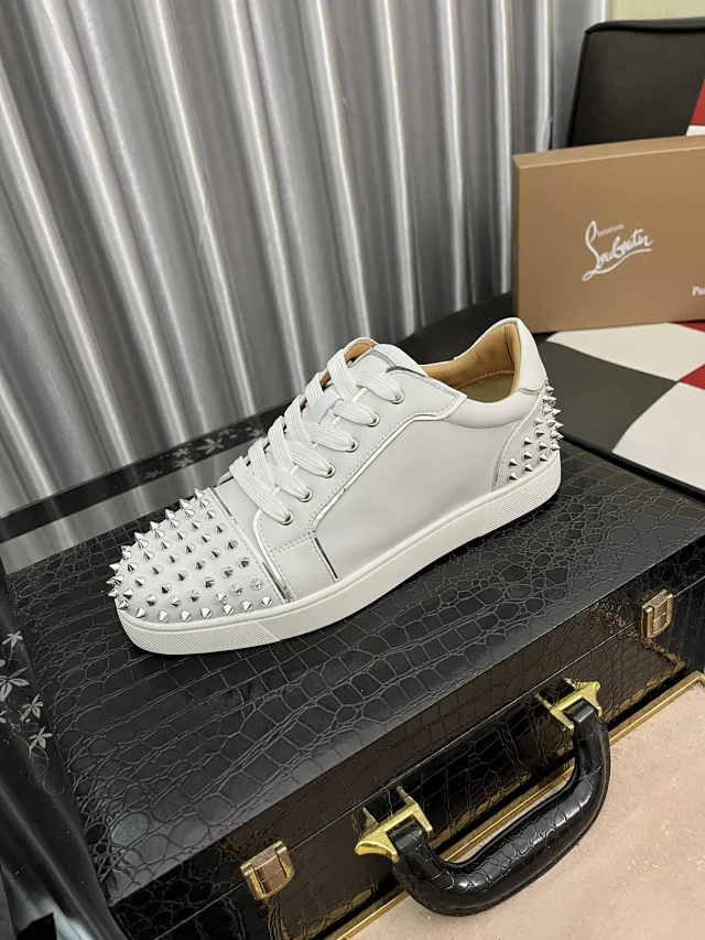 Christian Louboutin Sneakers Louis Junior Spikes low-top product detail image 94