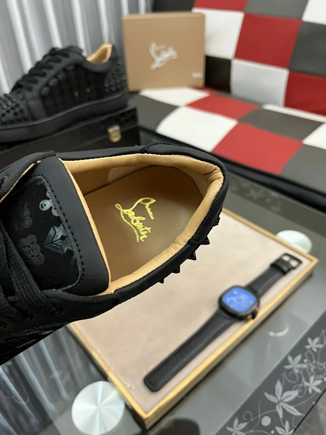 Christian Louboutin Sneakers Louis Junior Spikes low-top product detail image 44