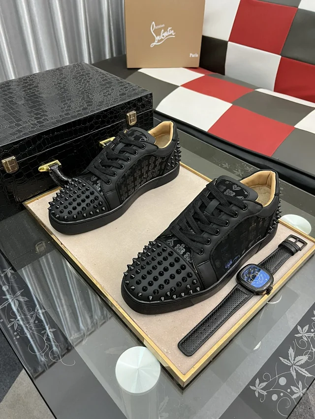 Christian Louboutin Sneakers Louis Junior Spikes low-top product detail image 39