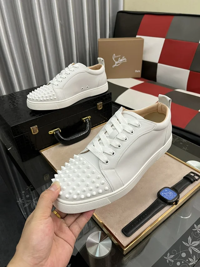 Christian Louboutin Sneakers Louis Junior Spikes low-top product detail image 48