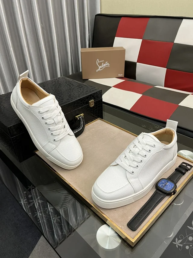 Christian Louboutin Sneakers Louis Junior Spikes low-top product detail image 22