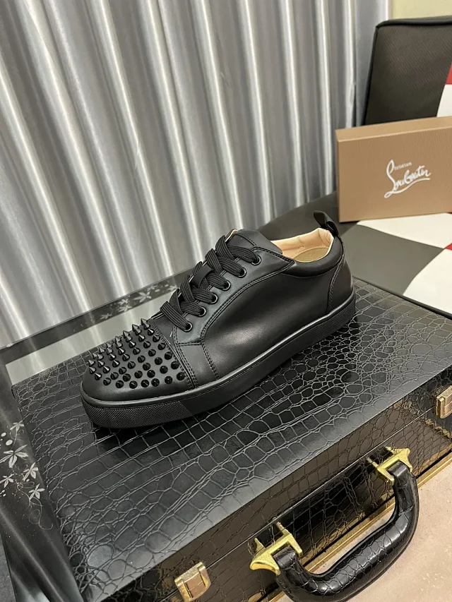 Christian Louboutin Sneakers Louis Junior Spikes low-top product detail image 5