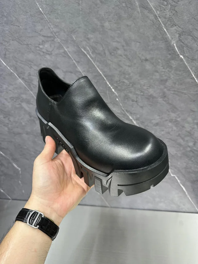 Balenciaga Leather Shoes Bulldozer Derby product detail image 2