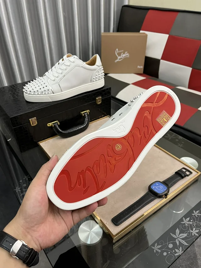 Christian Louboutin Sneakers Louis Junior Spikes low-top product detail image 92