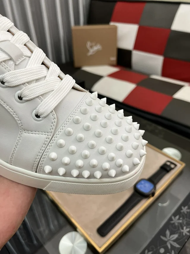 Christian Louboutin Sneakers Louis Junior Spikes low-top product detail image 52