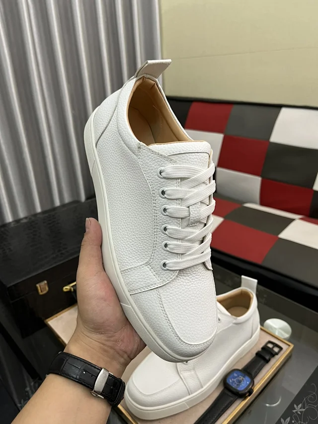 Christian Louboutin Sneakers Louis Junior Spikes low-top product detail image 24