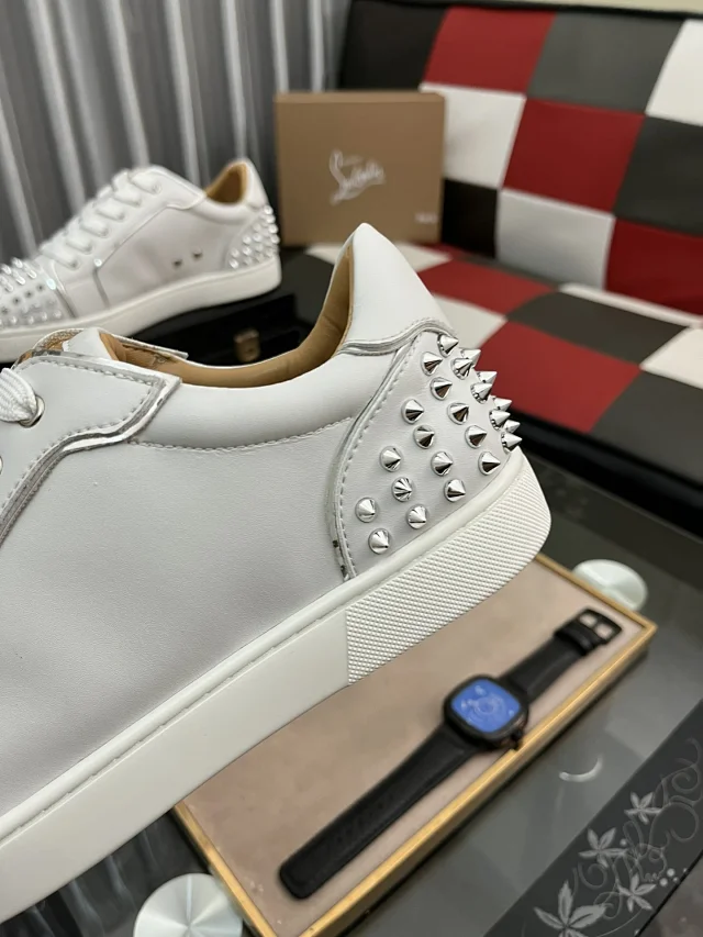 Christian Louboutin Sneakers Louis Junior Spikes low-top product detail image 98