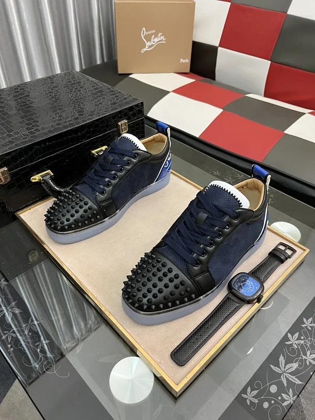 Christian Louboutin Sneakers Louis Junior Spikes low-top product detail image 77