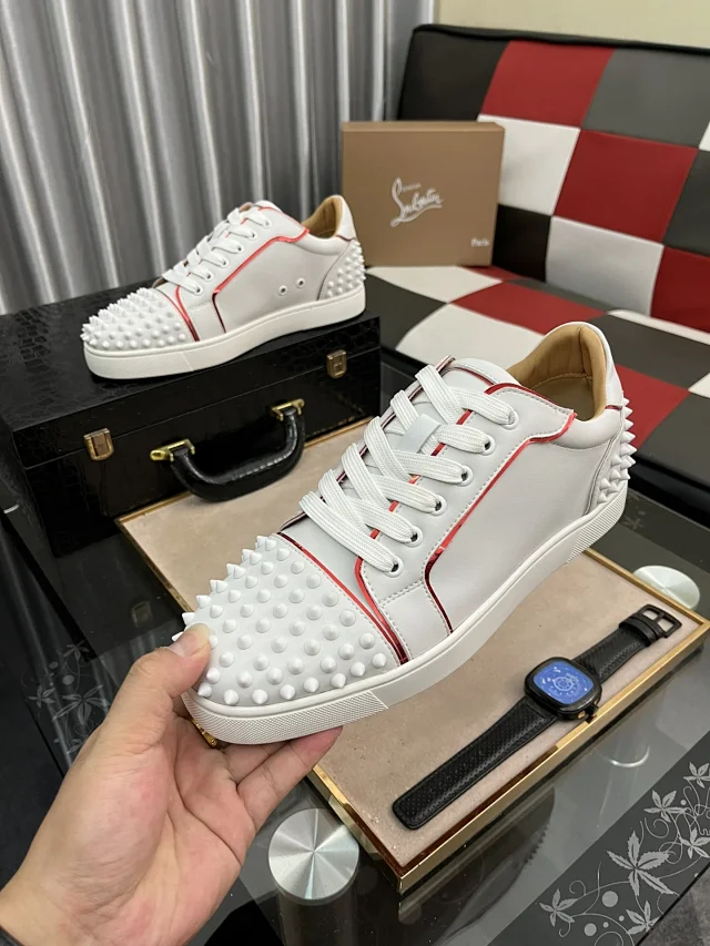 Christian Louboutin Sneakers Louis Junior Spikes low-top product detail image 82