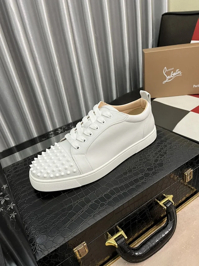 Christian Louboutin Sneakers Louis Junior Spikes low-top product detail image 51