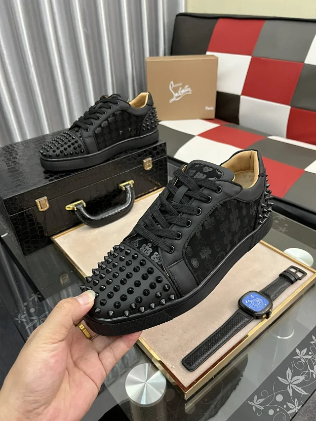 Christian Louboutin Sneakers Louis Junior Spikes low-top product detail image 38