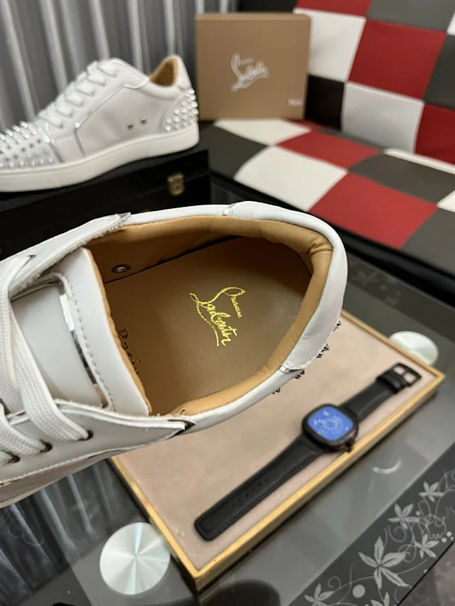 Christian Louboutin Sneakers Louis Junior Spikes low-top product detail image 97