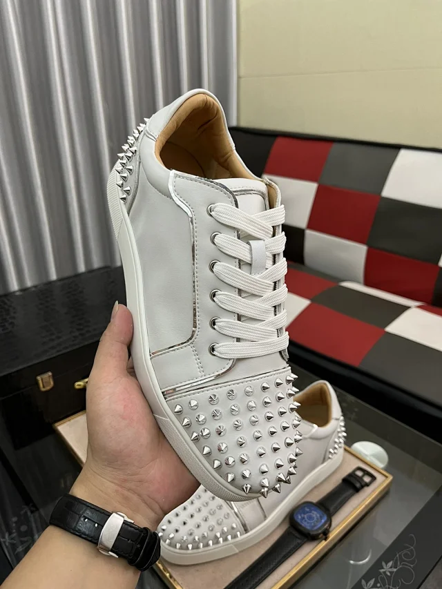 Christian Louboutin Sneakers Louis Junior Spikes low-top product detail image 90