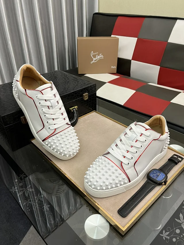 Christian Louboutin Sneakers Louis Junior Spikes low-top product detail image 81