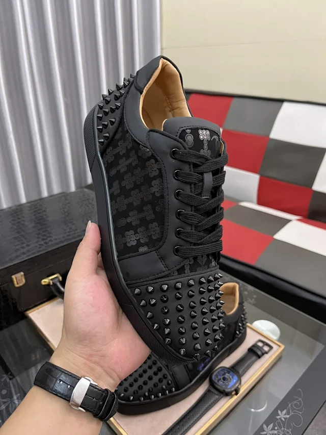 Christian Louboutin Sneakers Louis Junior Spikes low-top product detail image 42