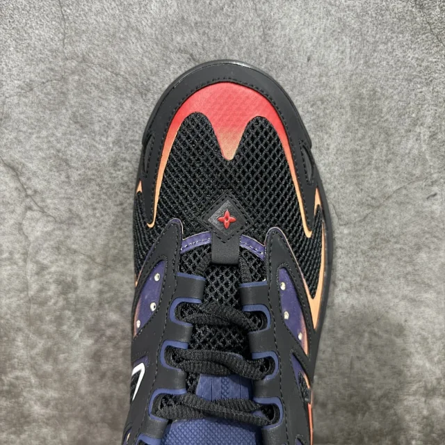 Louis Vuitton Sneakers LV Runner Tatic product detail image 13