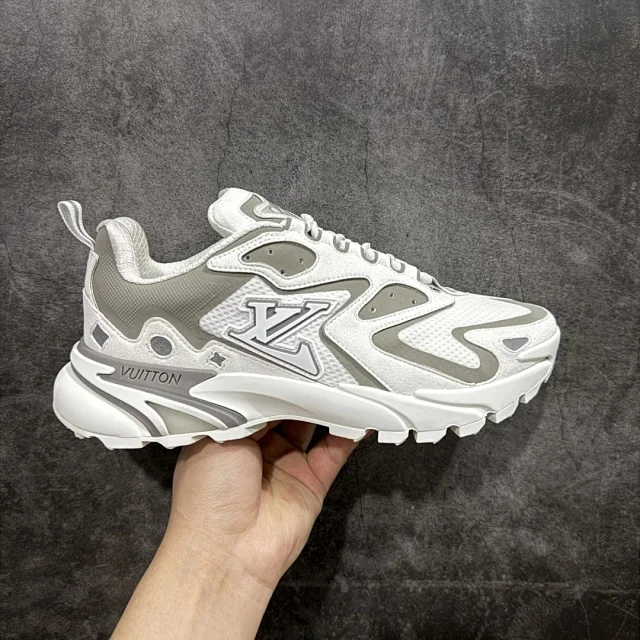 Louis Vuitton Sneakers LV Runner Tatic product detail image 94