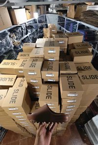 Yeezy Slide — seller photo 3