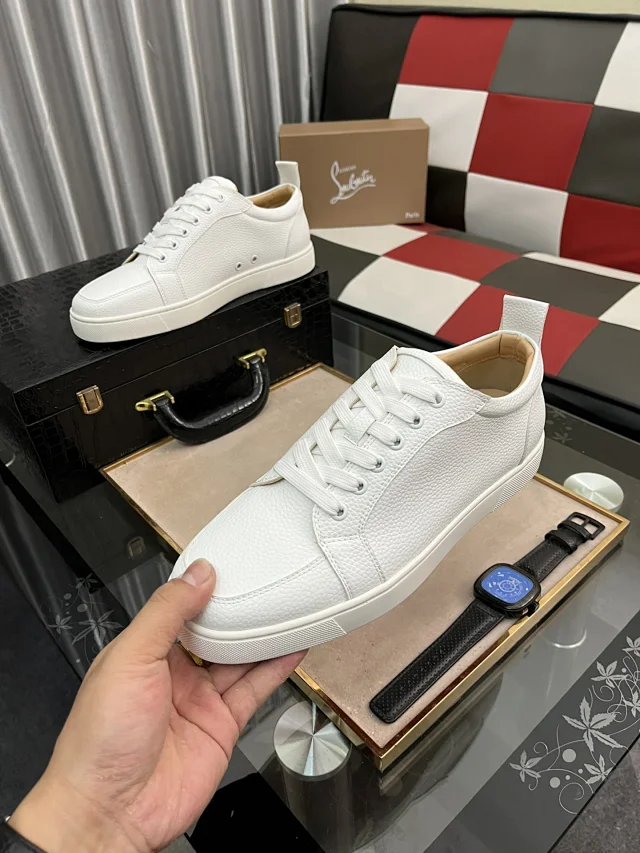 Christian Louboutin Sneakers Louis Junior Spikes low-top product detail image 19