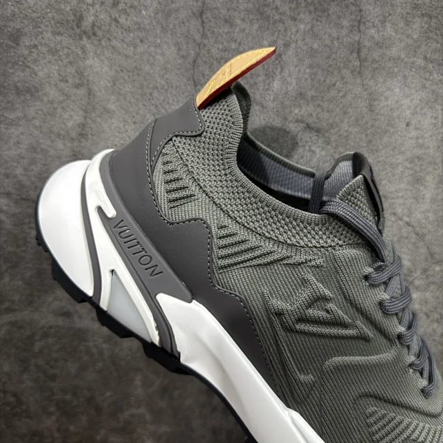 Louis Vuitton Sneakers LV Runner Tatic product detail image 70