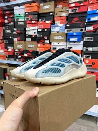 Yeezy 700 Enflame Amber — seller photo 5