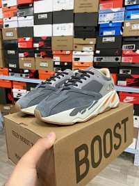 Yeezy 700 Enflame Amber — seller photo 4