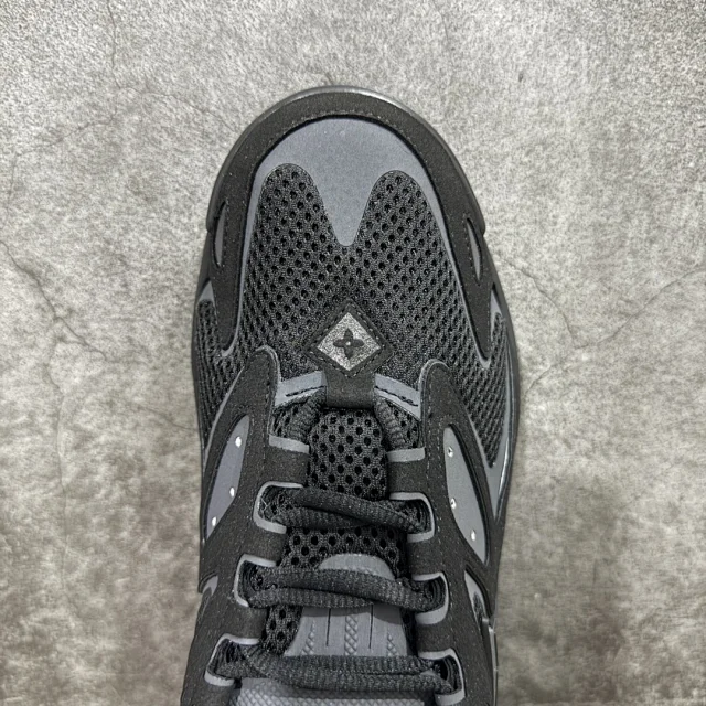 Louis Vuitton Sneakers LV Runner Tatic product detail image 40