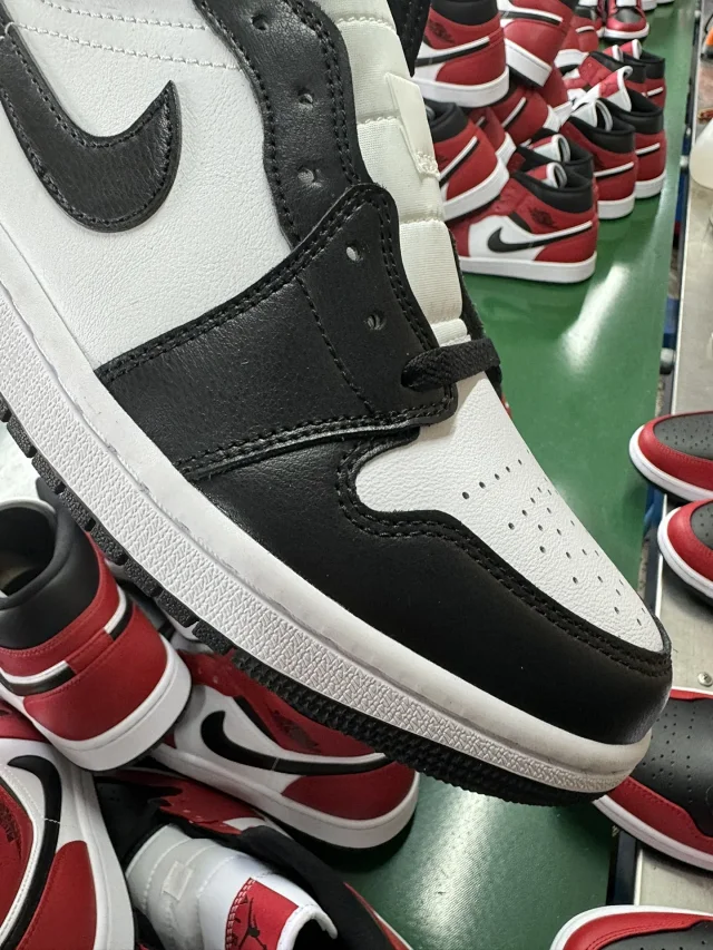 Jordan Sneakers Air 1 Mid product detail image 26