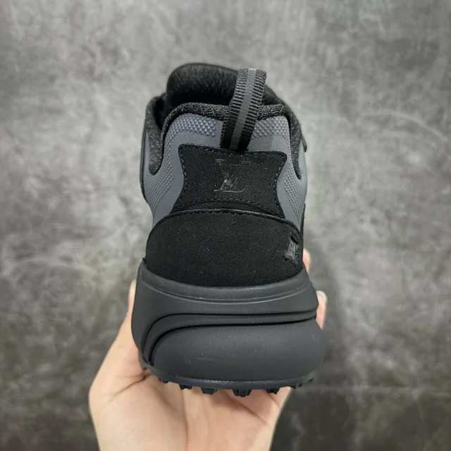 Louis Vuitton Sneakers LV Runner Tatic product detail image 44
