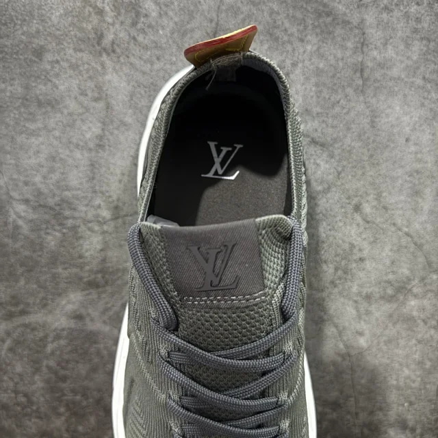 Louis Vuitton Sneakers LV Runner Tatic product detail image 68