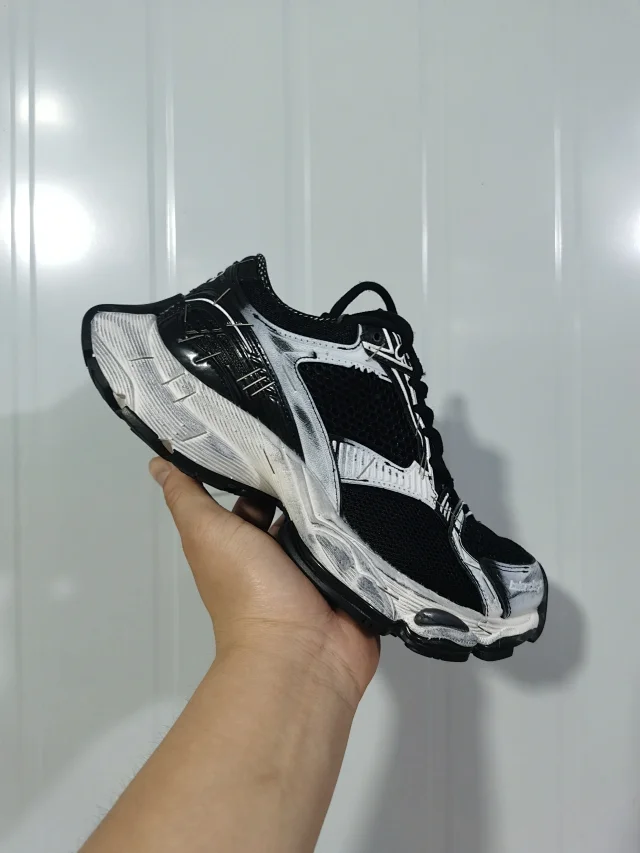 Balenciaga Sneakers Stapler product detail image 13