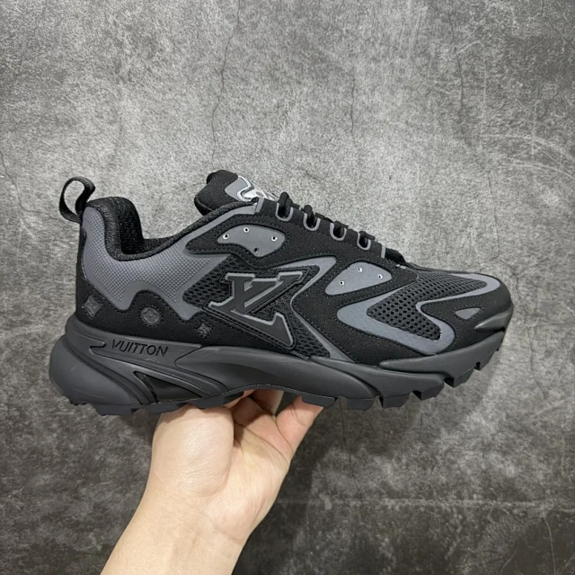 Louis Vuitton Sneakers LV Runner Tatic product detail image 37
