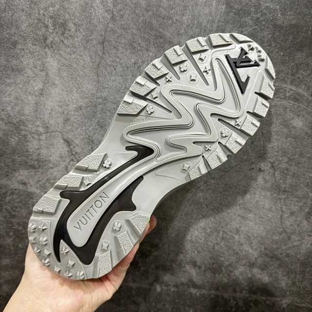 Louis Vuitton Sneakers LV Runner Tatic product detail image 27