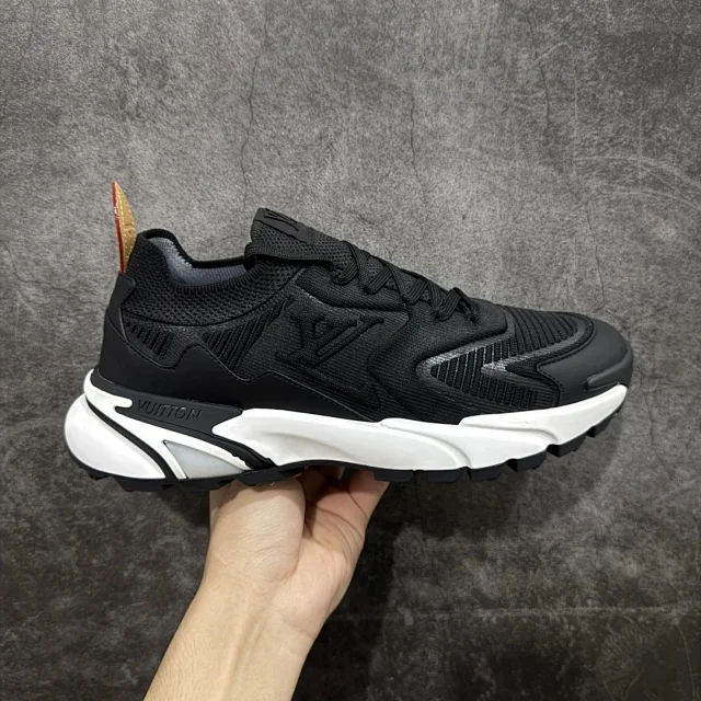 Louis Vuitton Sneakers LV Runner Tatic product detail image 100