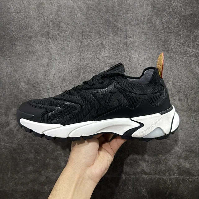 Louis Vuitton Sneakers LV Runner Tatic product detail image 84