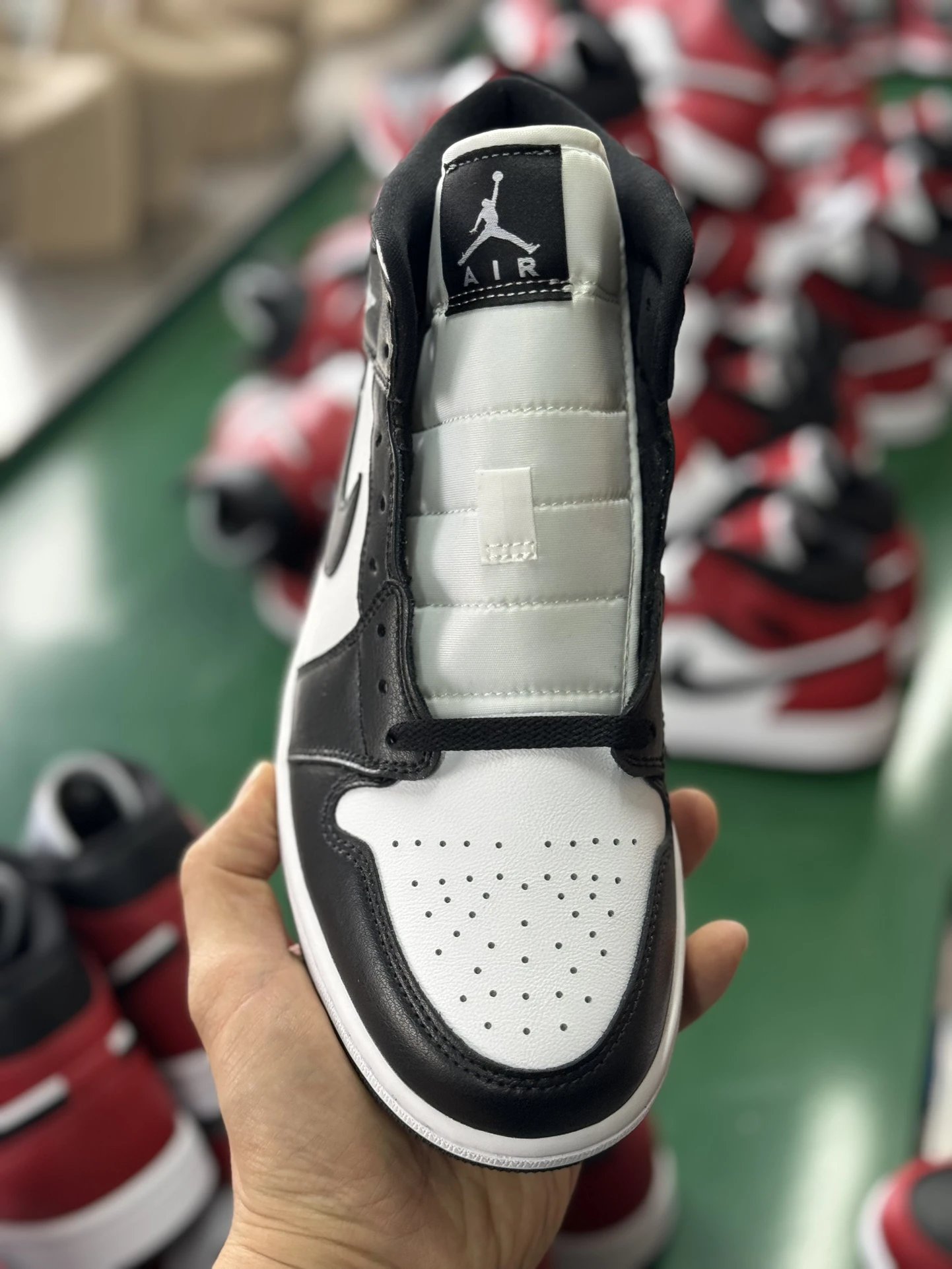 Jordan Sneakers Air 1 Mid image 3